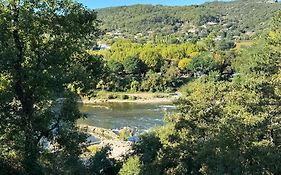 Entre Riviere Et Foret
